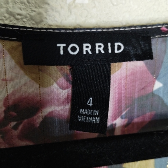 Torrid Tie Front Maxi Kimono In Dasha Ditsy Floral Deep Black Plus Size 4X - Picture 7 of 9